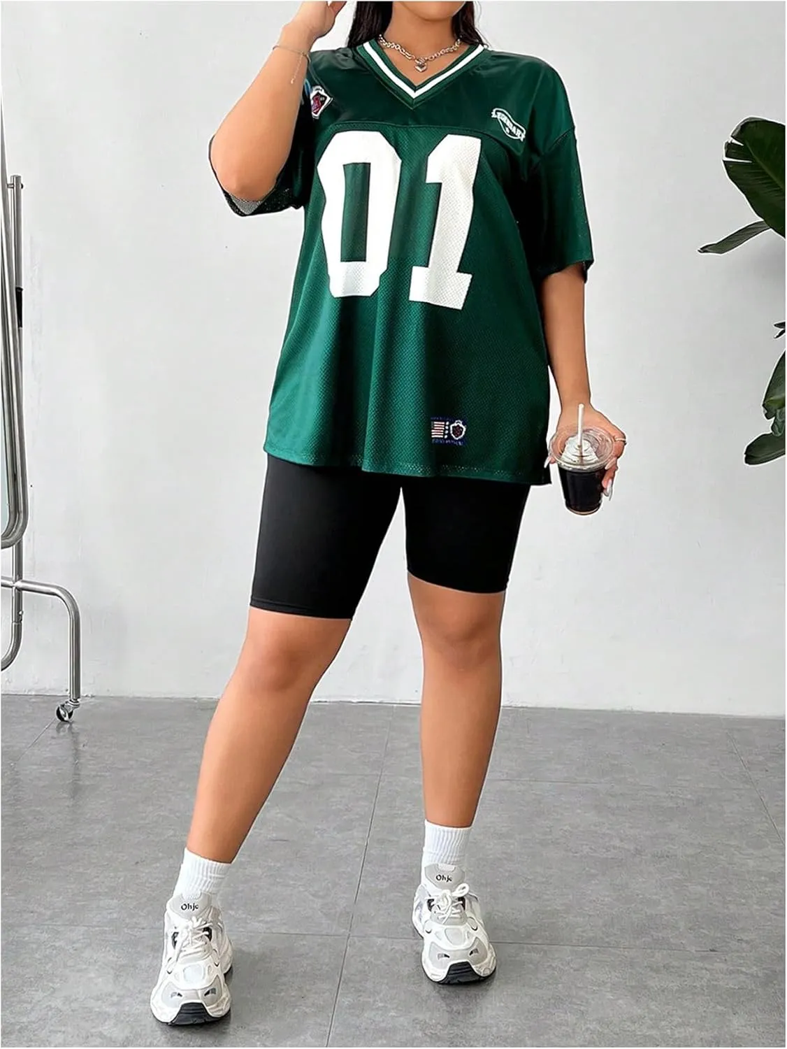 WDIRARA Women's Plus Size Football Jersey Shirts Oversized T Shirt Graphic Letter Print V Neck Short Sleeve Streetwear Top